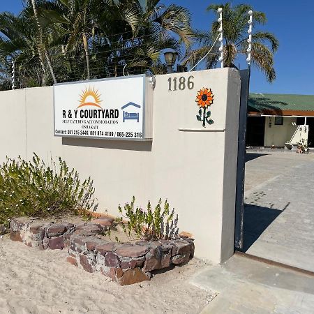 Hotel Ry Courtyard Oshakati Exterior foto