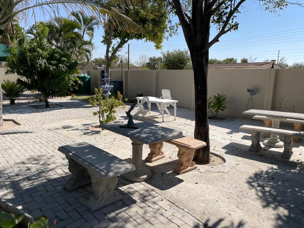 Hotel Ry Courtyard Oshakati Exterior foto